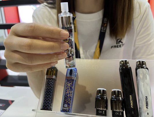 開放式電子煙：客製化的樂趣 .拋棄式電子煙：即拆即用的便利